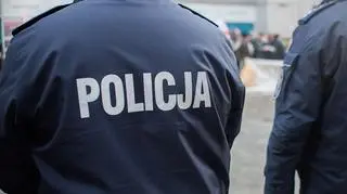 Mężczyzna zaatakował policjantów