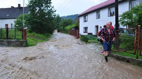 Województwo wypłaci zapomogi. "Starczy na chleb, nie na odbudowę"