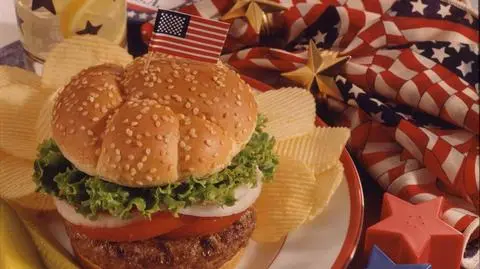Czcij hamburgera swego...