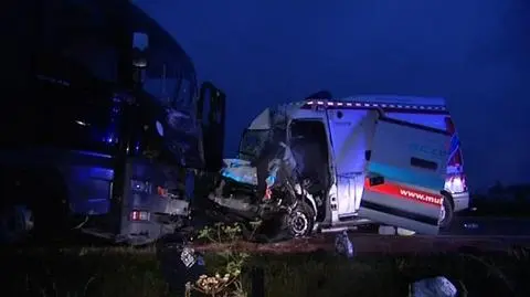 Karetka zderzyła się z tirem. Pacjentka zmarła