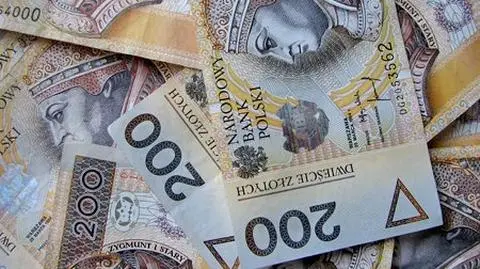 Urzędnicy nie czują kryzysu, ich pensje rosną