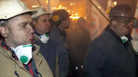 Pikieta pracowników KWK Sośnica-Makoszowy naprzeciwko Śląskiego Urzędu Wojewódzkiego w Katowicach