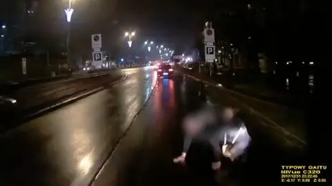 Gdańsk: upadli wprost przed autobusem. Kierowca nagrodzony za refleks