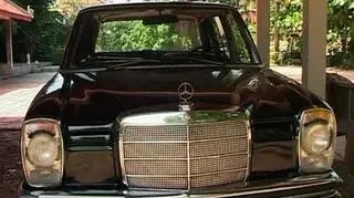 Co najmniej 35 tysięcy funtów. Taka suma pieniędzy i skłonność do prowokacji są potrzebne, żeby kupić samochód dawnego przywódcy Czerwonych Khmerów - Pol Pota. Auto nie byle jakie - limuzyna Mercedesa z 1973 roku.(APTN)