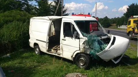 Busem, na paletach przewoził kilkanaście osób. Usłyszał zarzuty