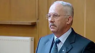 07.02 | Henryk Stokłosa po raz kolejny dostał się do Senatu. W niedzielnych wyborach uzupełniających zdobył 39,9 proc. głosów. Frekwencja wyniosła 6,31 proc. (TVN24)