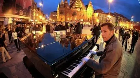 Znany pianista przepędzony ze Starówki
