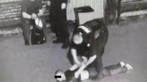 Brutalny rozbój na dworcu. Wszystko nagrała kamera