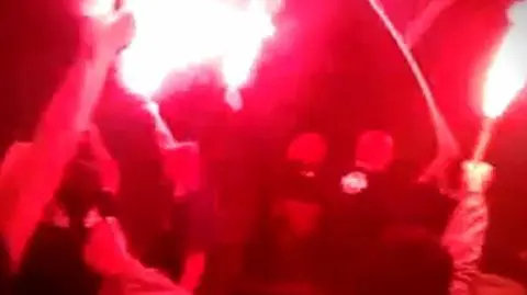 Race i petardy na meczu siedmiolatków