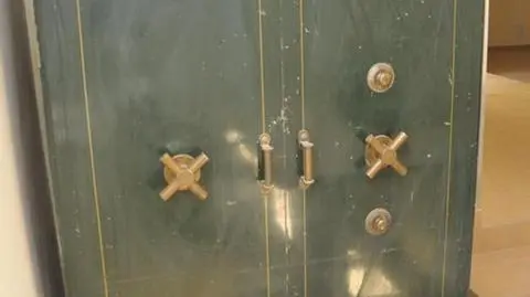 W Bochni otwarto stuletni sejf