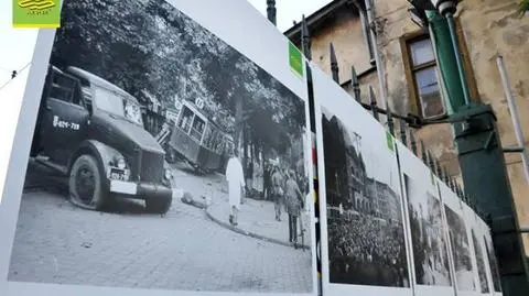Strajki mieli zacząć tramwajarze. Historyczne zdjęcia na bramie dawnej zajezdni