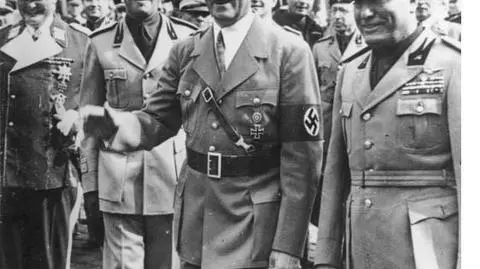 Wnuczka Duce w parlamencie podpisywała zdjęcia dziadka