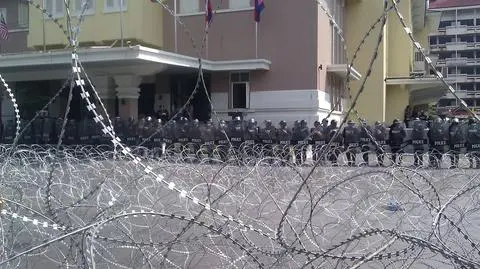 Premier chce zakończenia stanu wojennego. Zadecyduje król