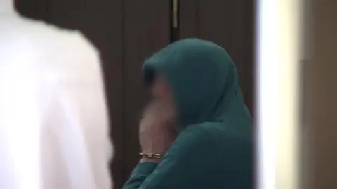 Policjant miał pobić swoją partnerkę i znajomego (wideo archiwalne)