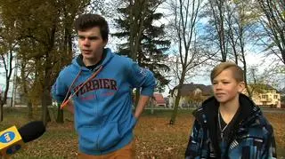 Kacper i Mateusz zawiadomili policję i zabrali kluczyki ze stacyjki 