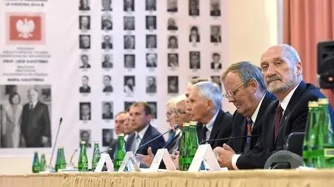 Szef MON: podkomisja smoleńska wkrótce przedstawi ustalenia