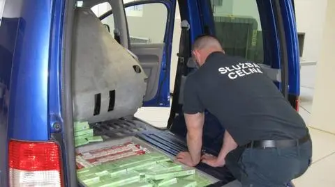 Papierosy w specjalnych skrytkach. "Przemyt wart 90 tys. zł"