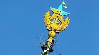 Flaga Ukraincy na wieżowcu w Moskwie