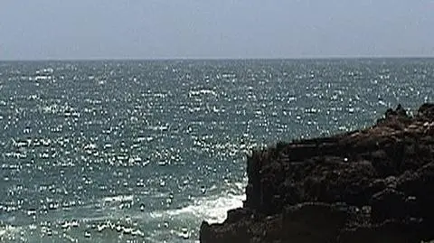 Młody człowiek i ocean