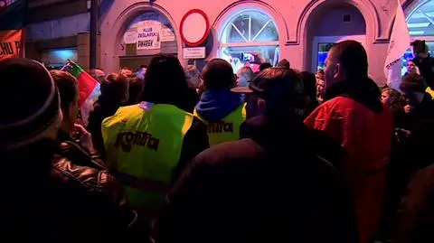 Protesty górników z Kompanii Węglowej. Górnicy pod biurem posła