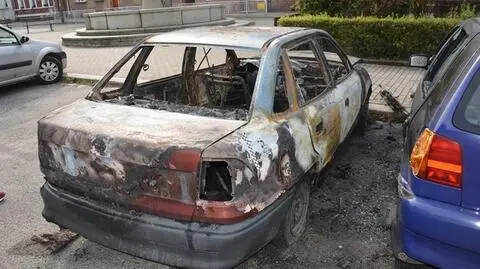 Samochód spłonął doszczętnie