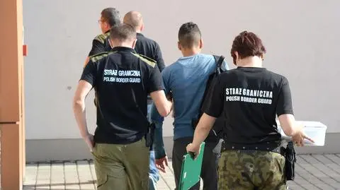 Podczepiony pod wagonem nielegalnie przekroczył granicę