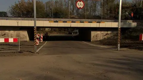 Pod wiaduktem mieszczą się jedynie samochody osobowe 