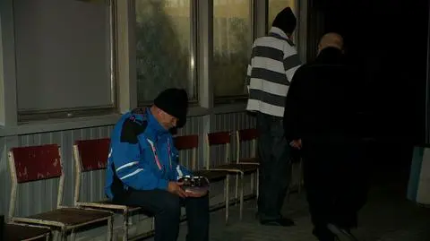 By simply reporting people without shelter we may save their lives as the winter is coming