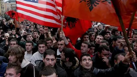 Świat patrzy na Kosowo