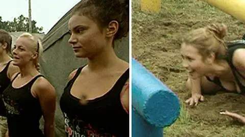 Modelki w błocie i na kolanach