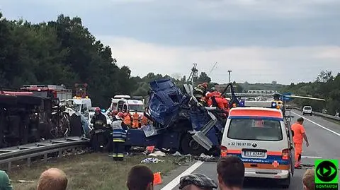 W zdarzeniu ranny został kierowca samochodu ciężarowego