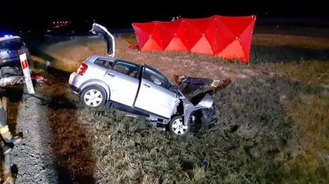 Czołowe zderzenie pod Lublinem. W wypadku zginęły trzy osoby 