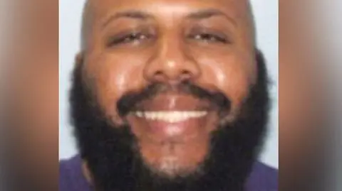 USA. Policja szuka mordercy 74-latka. Film zamieścił na Facebooku