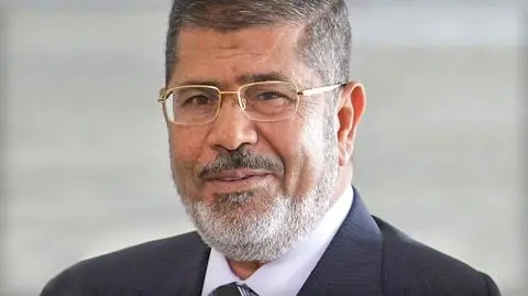 Mohammed Mursi ma o jedno dożywocie mniej