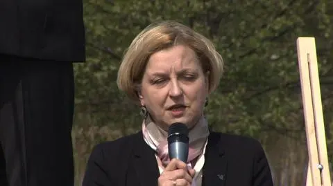 Anna Fotyga śpiewa
