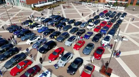 Jedno miejsce, sto supersamochodów