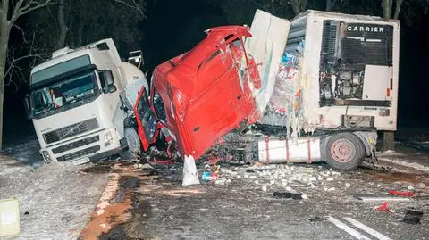 Tir najechał na cysternę z paliwem