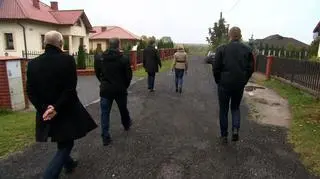 Droga w Dobrzelowie nadal jest dziurawa