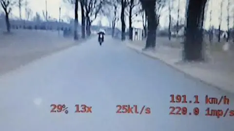 Policjanci ruszyli za nim w pościg 