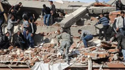 "Wciąż wydobywają żywych"