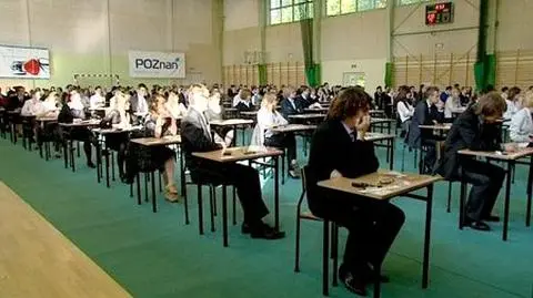 Nauczyciele dyktowali odpowiedzi na maturze?