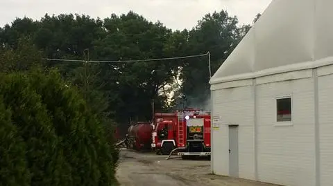 Spłonęła wytwórnia podpałek.
Straty od 2 do 3 milionów złotych