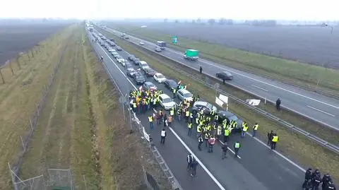 The farmers have blocked the A2 highway in protest. They have issued 10 demands
