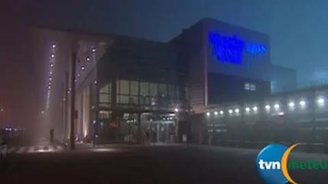 Poranne mgły nadal utrudniają pracę lotniska w Balicach