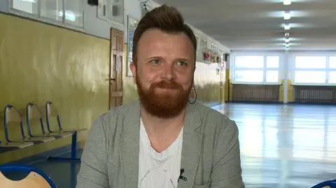 Dyrektor znajomym uczniów na "fejsie"