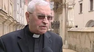 Bp Pieronek stwierdza, że temat pedofilii w Kościele "wychodzi mu już bokiem"