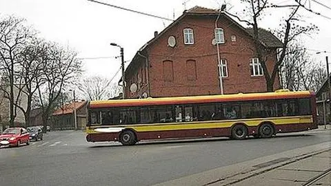 Pijany podał się za kierowcę i... odjechał z pasażerami
