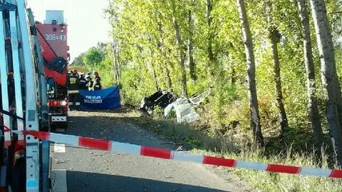 Toyota wpadła do rowu. Jedna osoba nie żyje