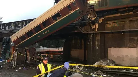 Wykolejenie pociągu Amtrak na wiadukcie