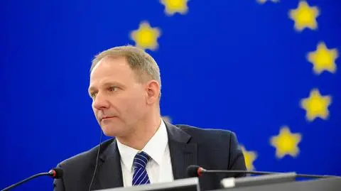 Celnik donosi na Protasiewicza. 
"Wzgarda dla rozliczeń z III Rzeszą" 